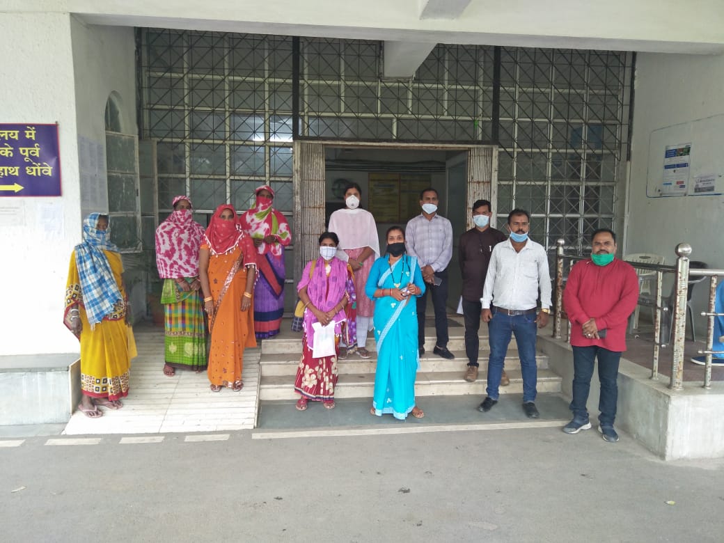 उचित मूल्य की दुकान में काला बाजारी । नेताप्रतिपक्ष व पार्षद ने की कलेक्टर से शिकायत