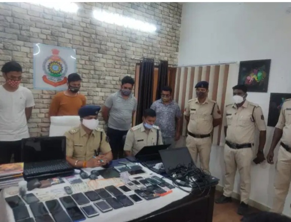 एक करोड़ के आइपीएल क्रिकेट सट्टा खिला रहे 4 लोगो को पुलिस ने पकड़ने में सफलता पाई