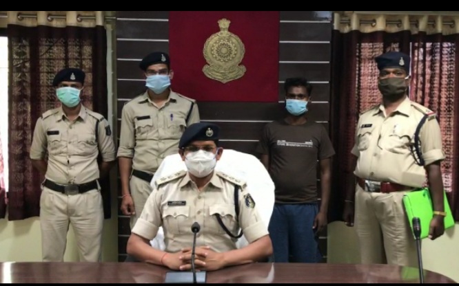 कोरबा पुलिस को मिली बड़ी कामयाबी, 62 लाख रुपये का गांजा तस्करी करने वाले अन्तर्राज्जीय गिरोह का फरार एक अहम आरोपी आया कोरबा पुलिस के हत्थे