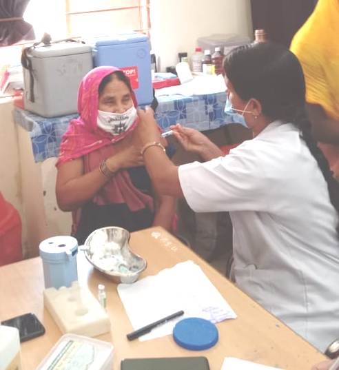 जिले में 45 वर्ष या अधिक उम्र के एक लाख 30 हजार से अधिक लोगों को लगी कोविड वैक्सीन कल दस हजार 564 लोगों को लगा टीका, आज भी पाली, पोड़ी-उपरोड़ा विकासखण्डों में टीकाकरण जारी