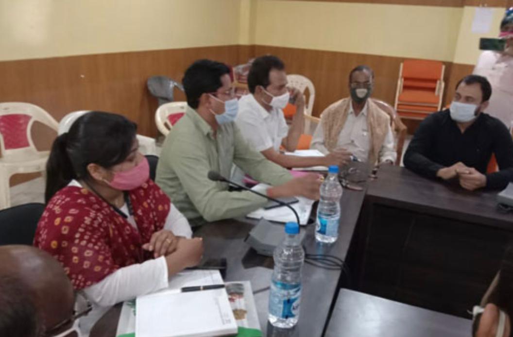 तिल्दा नेवरा में कोरोना के बढ़ते संक्रमण के मद्देनजर प्रशासन हुआ सख्त….मास्क नही पहनने वालो पर होगी सख्त कार्रवाई…