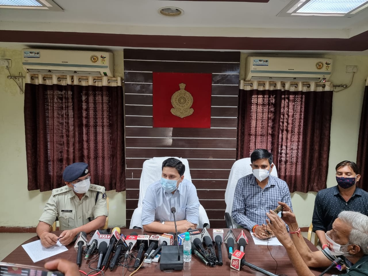 कोरबा ट्रिपल मर्डर : पकड़े गए सभी आरोपी पूर्व उपमुख्यमंत्री की बड़ी बहू निकली मास्टरमाइंड, अपने भाई से कराई हत्या, 6 गिरफ्तार आपसी रंजिश घटना का कारण, 18 अप्रैल को भी हत्यारों का प्लान हुआ था फेल