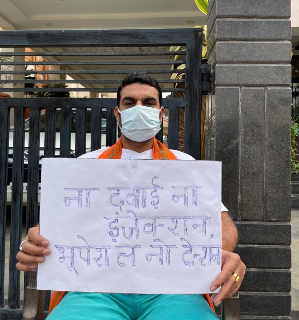 कोरबा – भाजपा कार्यकर्ताओ ने अपने अपने घरों के सामने किया धरना प्रदर्शन