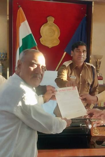 प्रदेश की शांति सद्भाव अशांत करने वालों पर पुलिस एक्शन ले,पूज्य सिंधी पंचायत के अध्यक्ष कंवर राम ने पुलिस अधीक्षक को सौंपा ज्ञापन