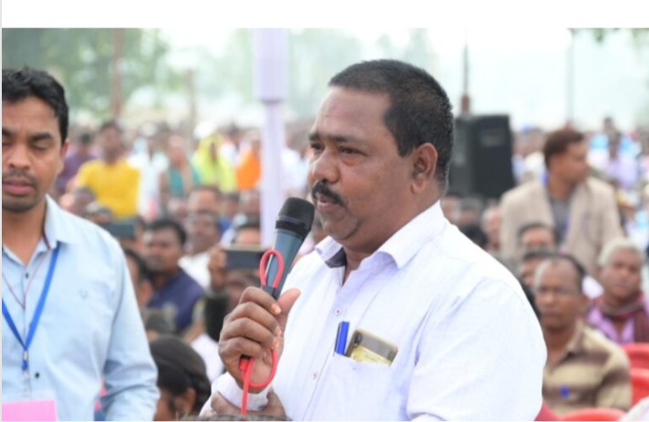 मुख्यमंत्री ने पटवारी को किया निलंबित और कल तक ग्रामीण को पट्टा देने का दिया निर्देश, भेंट मुलाकात में सबने की खुलकर बात