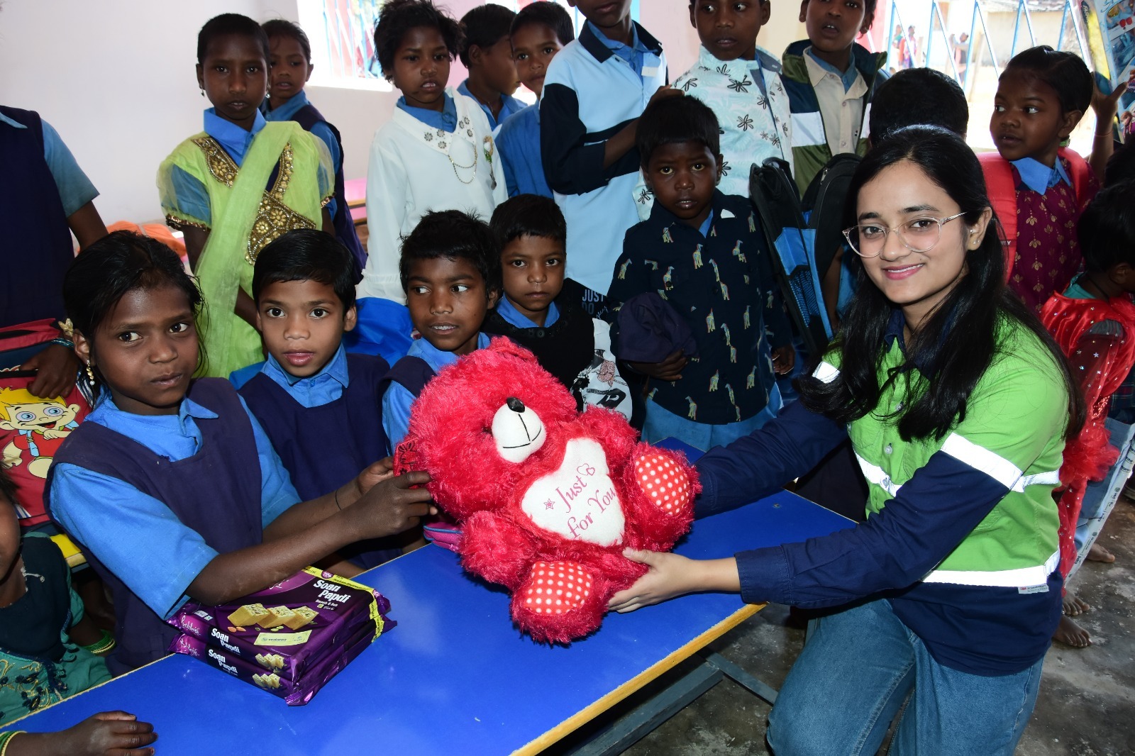 बालको स्थानीय समुदाय के बच्चों के लिए लाया खुशियों की सौगात