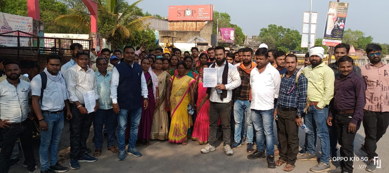 विद्युत ठेका कर्मचारी संघ ने नियमितीकरण के लिए सौंपा ज्ञापन