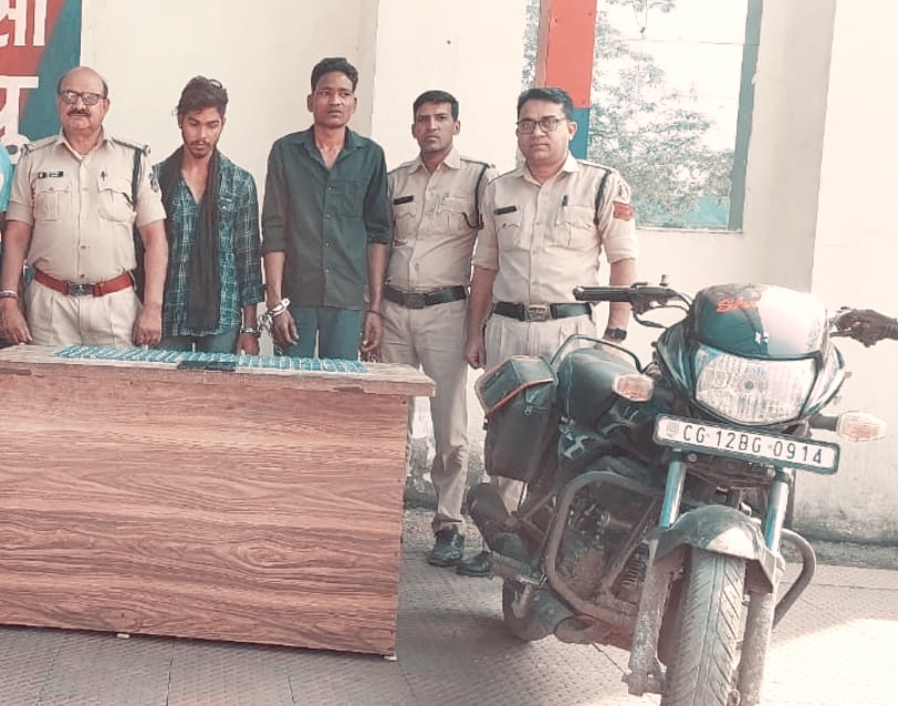 कोरबा:- पुलिस का शिकंजा, प्रतिबंध 90 स्ट्रिप औऱ 720 नशीली कैप्सूल के साथ दो युवक गिरफ्तार