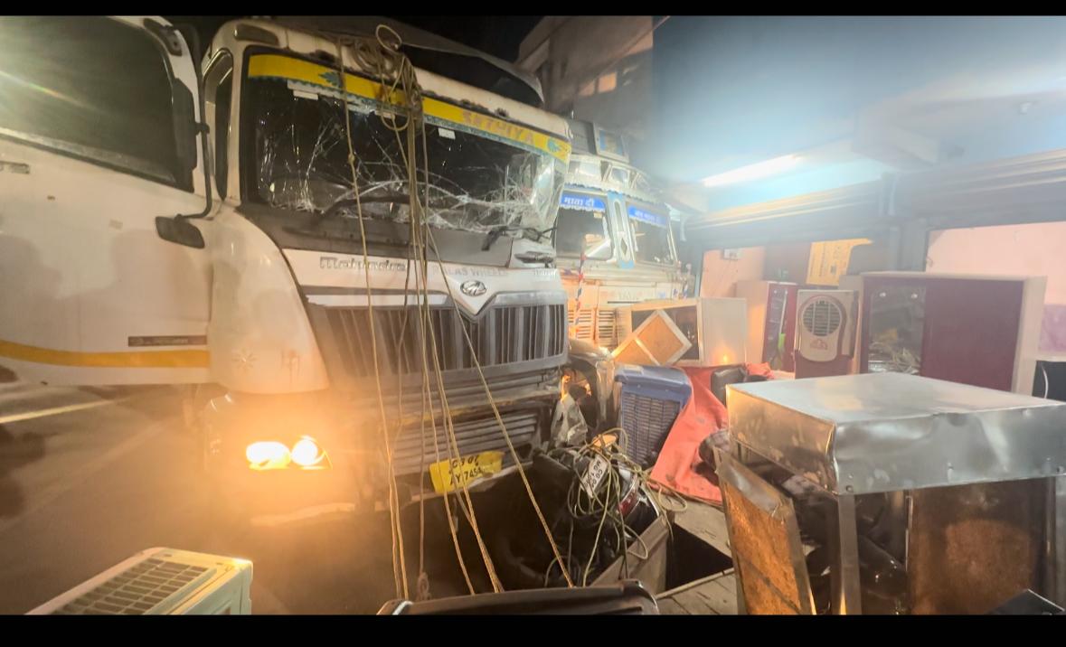 छत्तीसगढ़:- हिट एन्ड रन: बेकाबू ट्रक ने 8 से 10 लोगों को रौंदा, एक बुजुर्ग की मौत