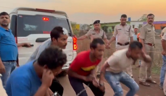 ‘जुर्म करना पाप है, पुलिस हमारा…’ कहलाकर निकाला जुलूस, पैसे नहीं देने पर घर में घुसकर की हत्या, देखें वीडियो