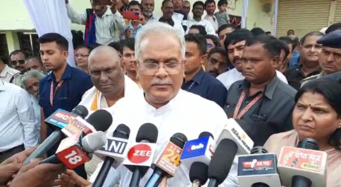 भाजपा केवल राजनीतिक रोटी सेंकना चाहती है,छत्तीसगढ़ शांति का टापू:- भूपेश बघेल