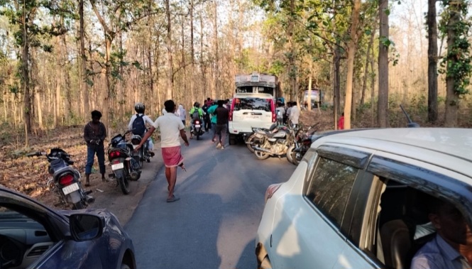 छत्तीसगढ़:- कोरकोमा मार्ग पर युवक की मौत, हादसे के बाद भाग निकला ट्रक चालक
