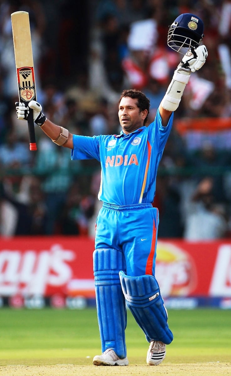 सचिन तेंदुलकर का आज 50वां जन्मदिन:- जब बालकनी से कूदने को तैयार थे मास्टर ब्लास्टर, डर के मारे घरवालों ने किया कुछ ऐसा