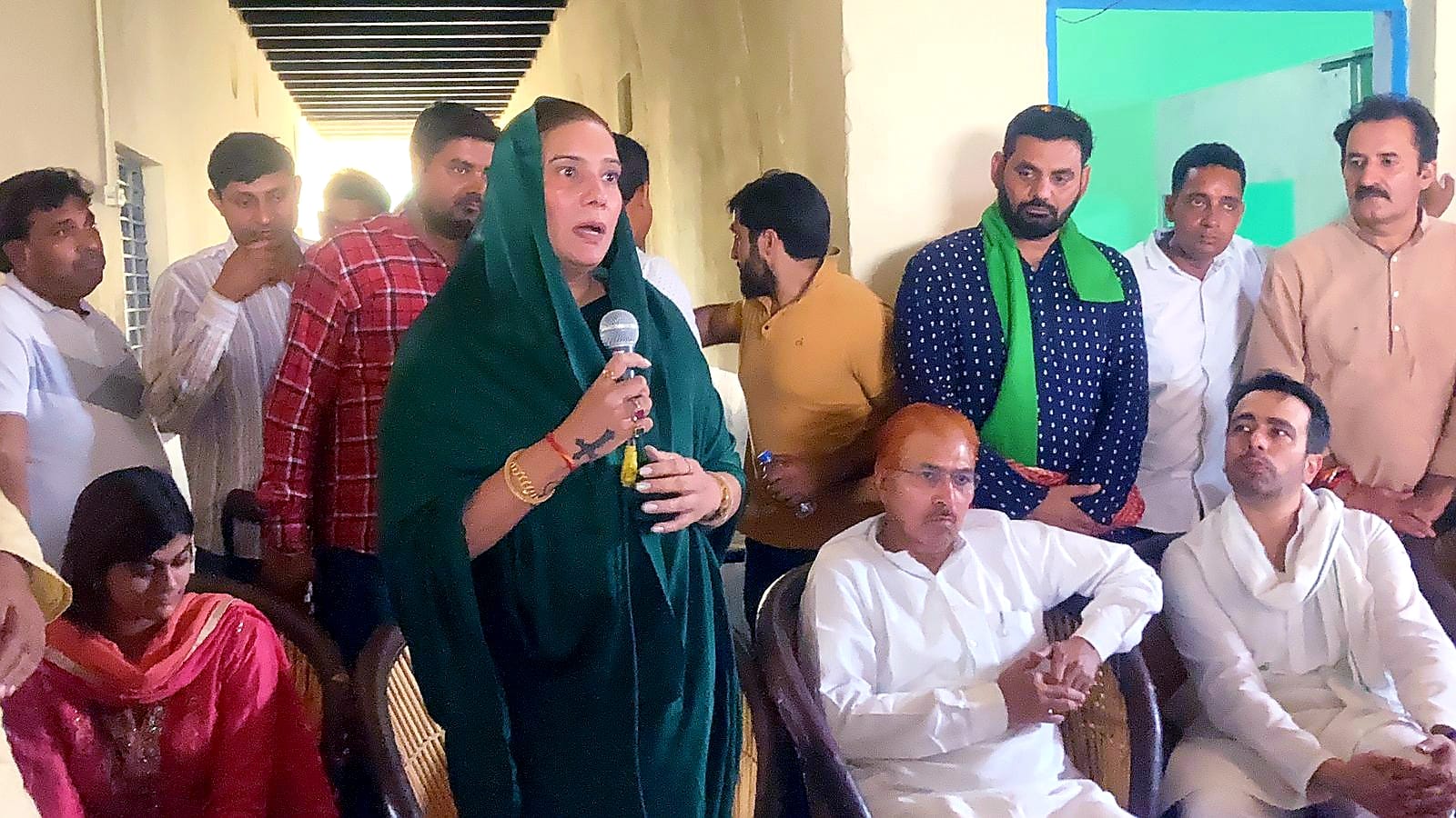 जयंत चौधरी इंसानियत की अनुपम मिसाल :- मोनिका यादव