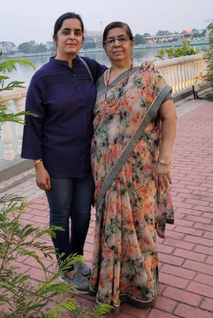 लेख मदर डे… मां. कितनी विशालता है इस शब्द में, कितनी गहराई ,कितना प्यार, हम सबके जीवन की धार