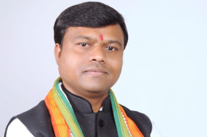 छत्तीसगढ़:- दीपक बैज का भाजपा पर हमला, बोले- उद्योगपतियों को लाभ पहुंचाने के लिए आदिवासियों को किया जा रहा बेदखल