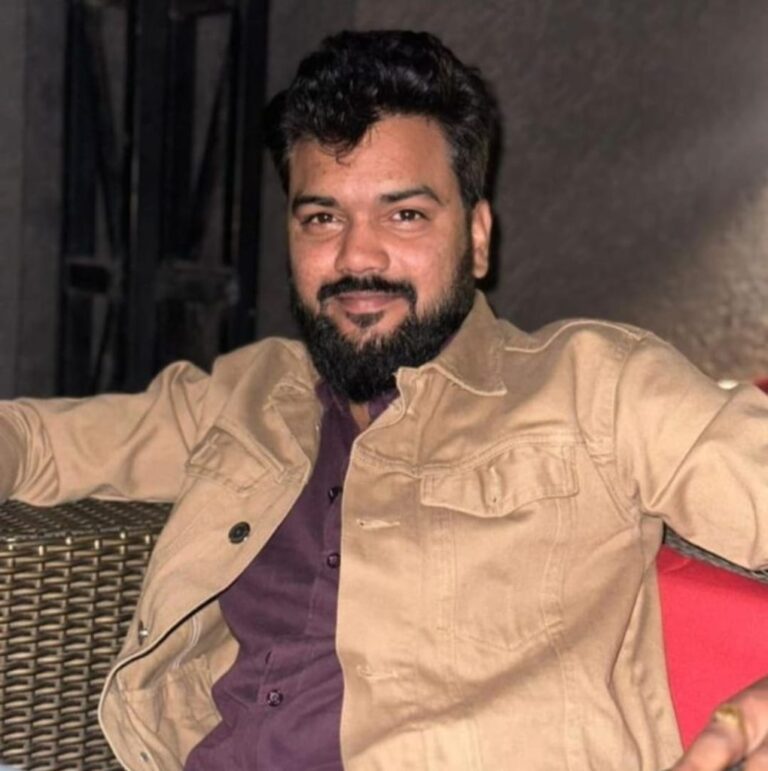 छत्तीसगढ़:-डिवाइडर से टकराकर पलटी कार, हादसे में युवा पत्रकार की मौत