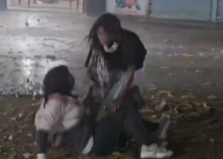 छत्तीसगढ़:- पापा की परियों ने सड़क पर किया हंगामा, देखें हाईवोल्टेज ड्रामे का वीडियो