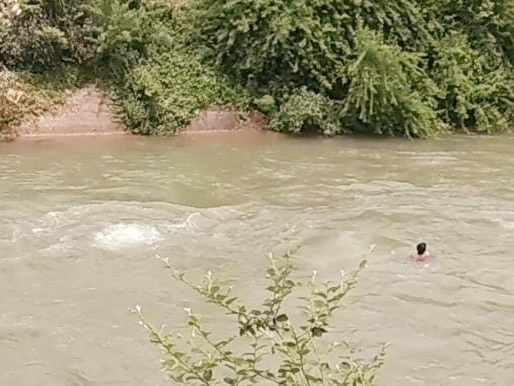 छत्तीसगढ़:- नहर के तेज बहाव में बहा युवक, गोताखोरों की टीम तलाश में जुटी, घटना के दूसरे दिन भी नहीं मिली सफलता