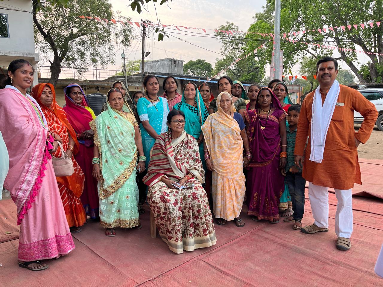 कोरबा लोकसभा:- सबको 25 लाख तक का ईलाज, मजदूरों को जीवन बीमा का लाभ देगी कांग्रेस सरकार कटघोरा विधानसभा क्षेत्र में ज्योत्सना महंत का सघन जनसंपर्क