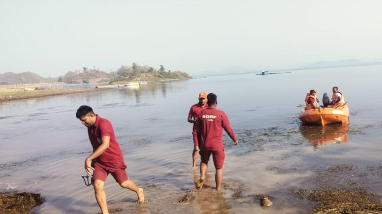 छत्तीसगढ़:- खूंटाघाट जलाशय में नाव पलटने से डूबा मछुवारा, 12 घंटे बाद भी नहीं चला पता, तलाश में जुटी एसडीआरएफ टीम