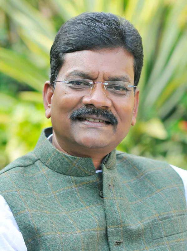 कोरबा लोकसभा:- महंत बोले- मोदी-शाह 10वीं पास, हमें क्या संविधान सिखाएंगे, नेता प्रतिपक्ष ने कहा- ‘पीएम मोदी की भाषा सड़क छाप’