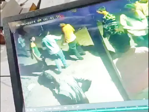 छत्तीसगढ़:- शराब खरीदने को लेकर विवाद, शराब दुकान में गला रेतकर हत्या, कातिल मौके से फरार