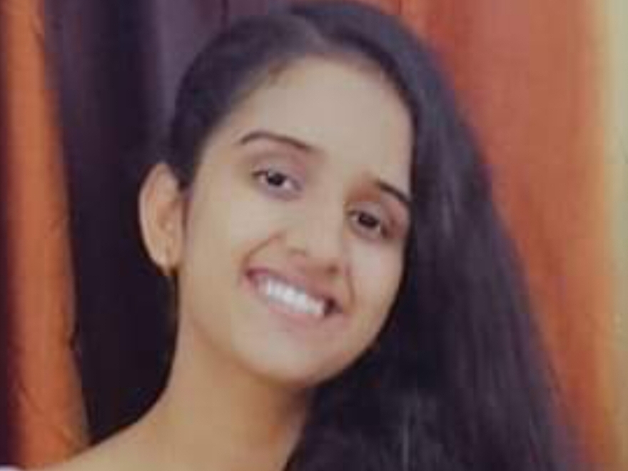 छत्तीसगढ़:- मेडिकल कॉलेज की छात्रा ने हॉस्टल में लगाई फांसी, एग्जाम देने नहीं गई, दोस्त कमरे में पहुंचे तो फंदे पर लटकी मिली