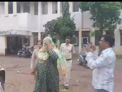 छत्तीसगढ़:- 2 करोड़ के गबन मामले में महिला अधिकारी गिरफ्तार