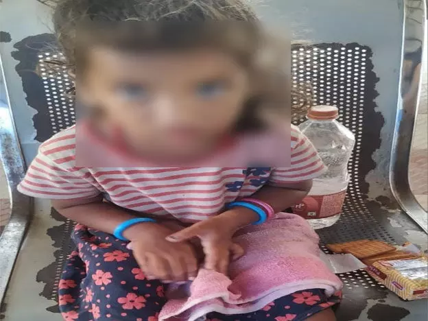 छत्तीसगढ़:- हॉस्पिटल में मासूम बेटी को छोड़कर भागी निर्माही मां, चाइल्ड लाइन को सौंपा गया