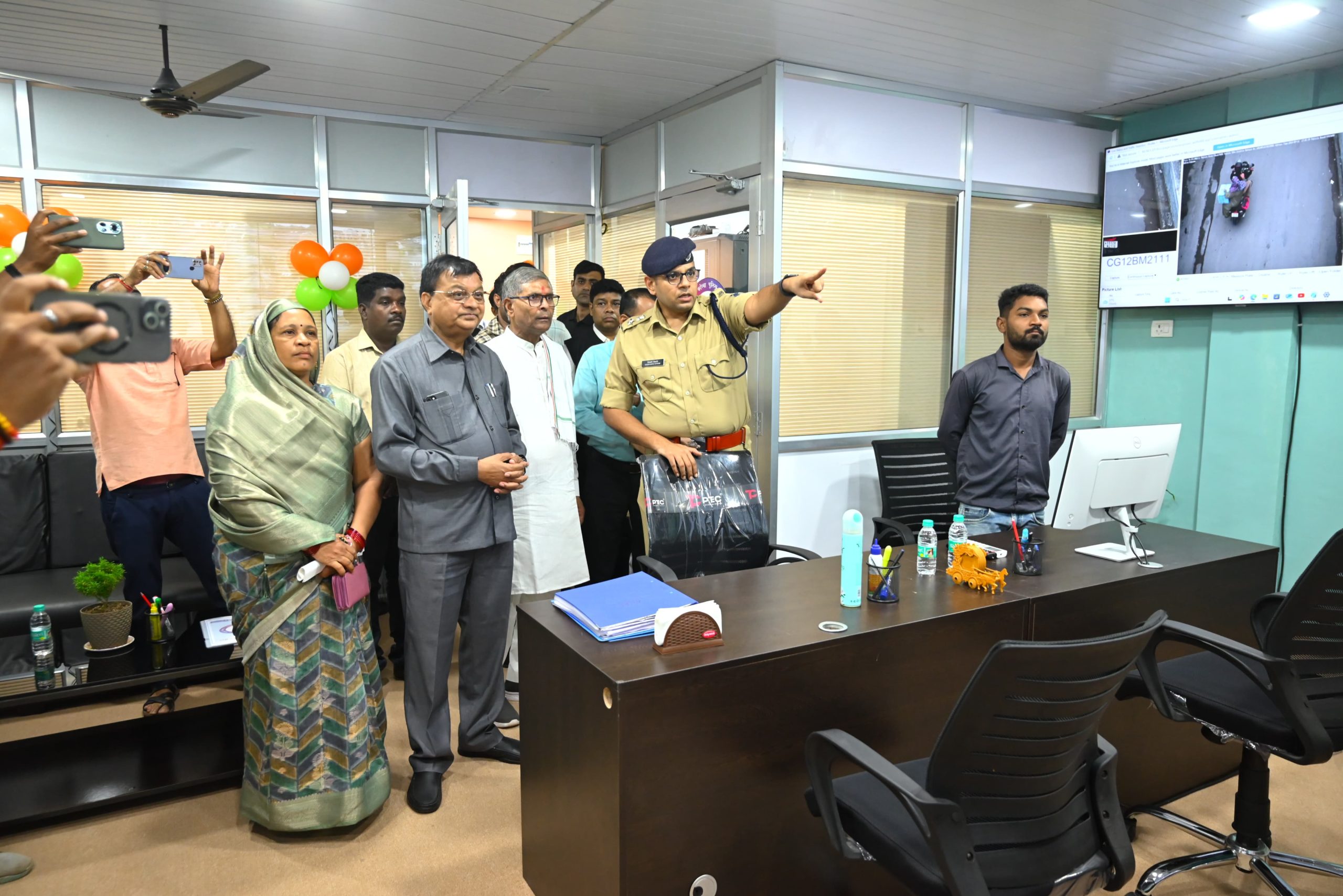 कोरबा:- अपराध रोकथाम और अन्वेषण के लिये लगे 336 सीसीटीवी कैमरे,सीसीटीवी कैमरा के इंटीग्रेटेड कमांड और कंट्रोल सेंटर (IC-3) का लोकार्पण किया गया