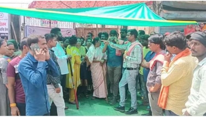 छत्तीसगढ़:-‘गंदे-गंदे कमेंट करते हैं शराबी’, कोरबा में शराब दुकान हटाने को लेकर महिलाओं का प्रदर्शन, बोलीं- इसके कारण आना-जाना बंद हो गया