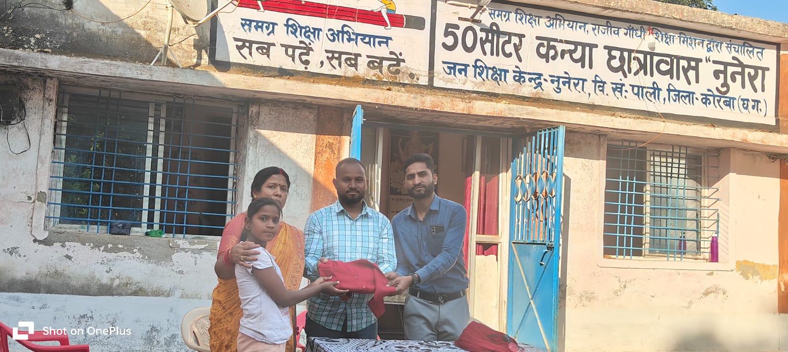 कन्या छात्रावास नुनेरा के गर्म कपड़ा(स्वेटर) का वितरण किया गया