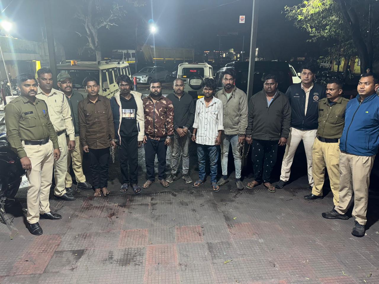 छत्तीसगढ़:- डीजल चोरी करने वाले पुरुषोत्तम व नवीन गैंग के 7 आरोपी गिरफ्तार, संदिग्ध आचरण पाए जाने पर 6 पुलिसकर्मी निलंबित