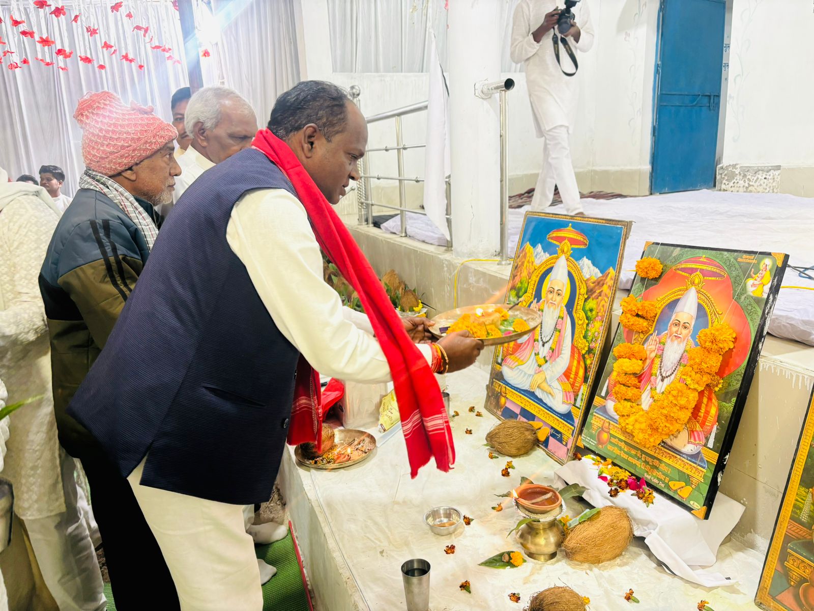 डोंगरी में त्रिदिवसीय संत समागम समारोह एवं सात्विक यज्ञ आनंदी चौका आरती में शामिल हुए विधायक प्रेमचंद पटेल