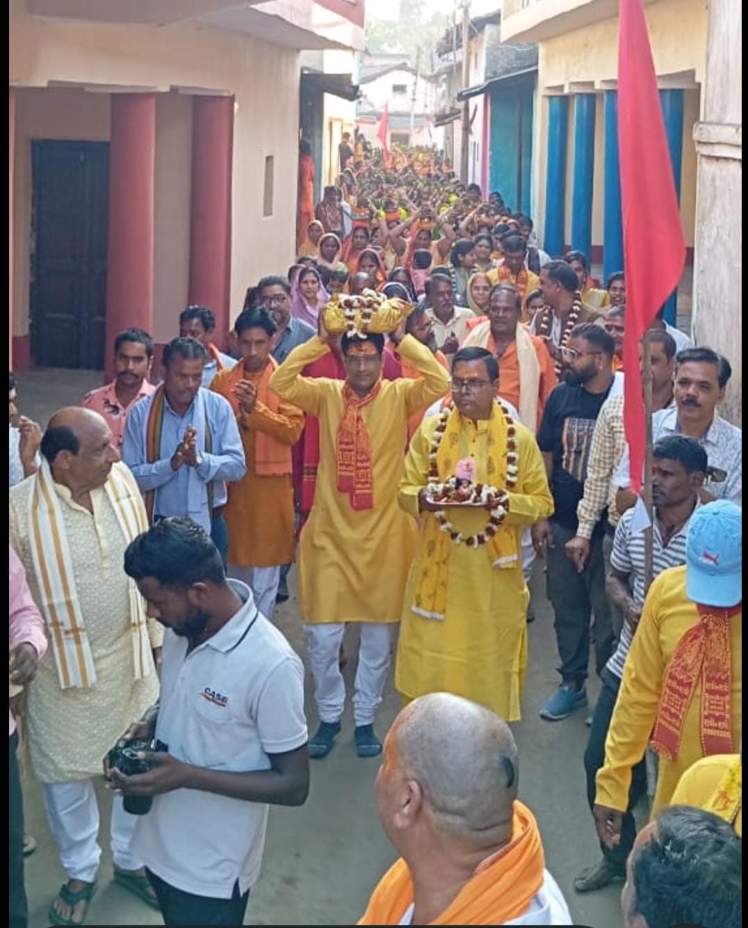 भव्य गाजे बाजे के साथ कलश यात्रा, शिवशक्ति रूद्र महायज्ञ एवं संगीतमयी श्रीमद भागवत कथा ज्ञान यज्ञ कथा का शुभारंभ