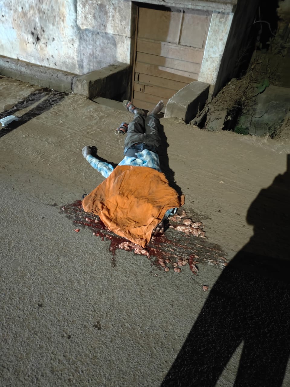 तिल्दा/नेवरा/ अज्ञात वाहन ने कुचला मौत, सर कुचल जाने से मृतक की नहीं हो रही पहचान…?