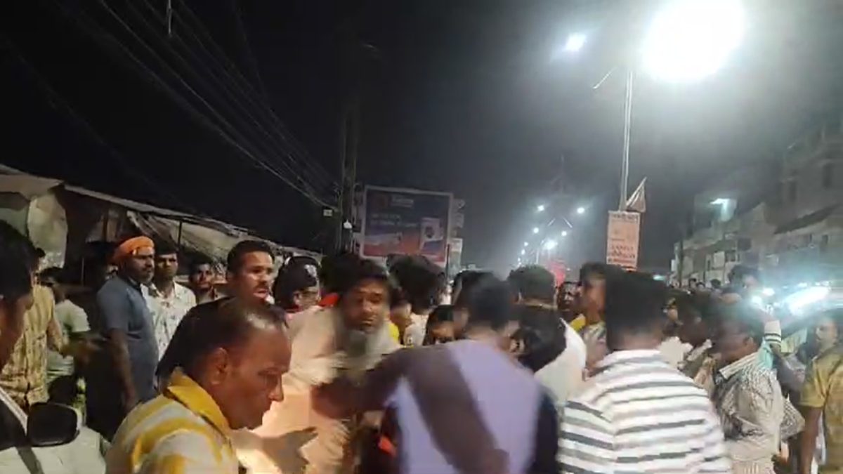 छत्तीसगढ़:- भाजपा के महापौर प्रत्याशी को वोट नहीं देने की बात को लेकर दो पक्षों में जमकर मारपीट, छावनी में तब्दील हुआ इलाका