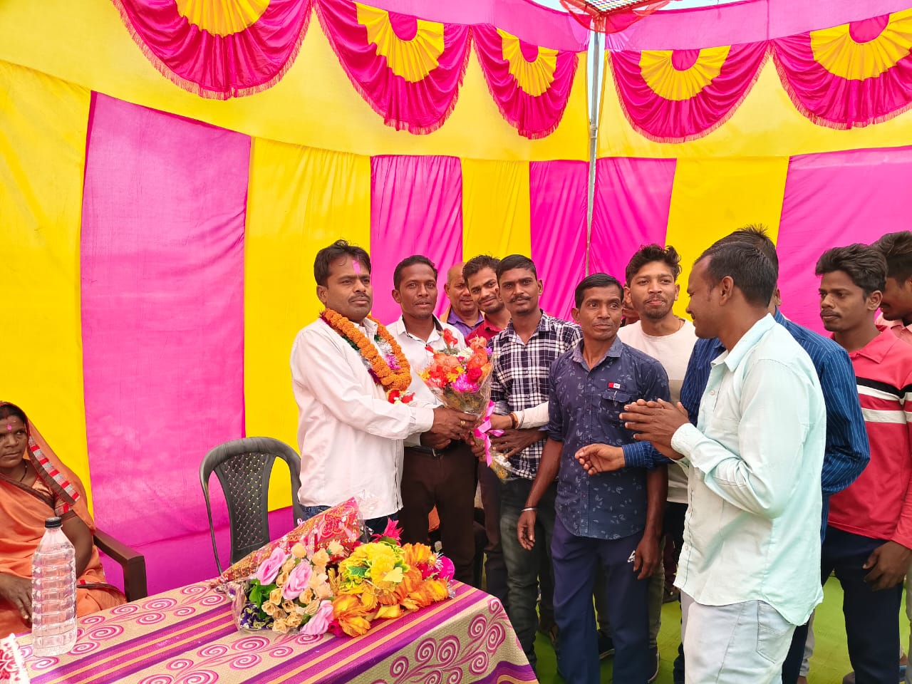 युवा संगठन “नुनेरा” ने उपाध्यक्ष प्रतिनिधि श्री मुकेश कुमार जायसवाल एवं जनपद पंचायत पाली अध्यक्ष प्रतिनिधि शोभा सिंह जगत जी से सौजन्य मुलाकात कर जीत की बधाई एवं शुभकामनाएं दी