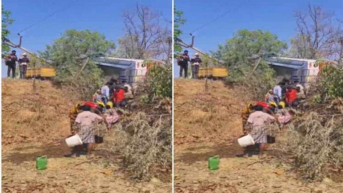 छत्तीसगढ़:- बिजली खंभे से टकराकर पलटा डीजल टैंकर, तेल लूटने बाल्टियां लेकर पहुंचे लोग