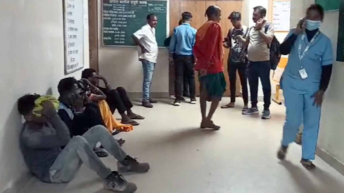 छत्तीसगढ़:- बारिश से बचने पेड़ का सहारा लेना पड़ा भारी, आकाशीय बिजली की चपेट में आने से दो की मौत, तीन गंभीर रूप से घायल