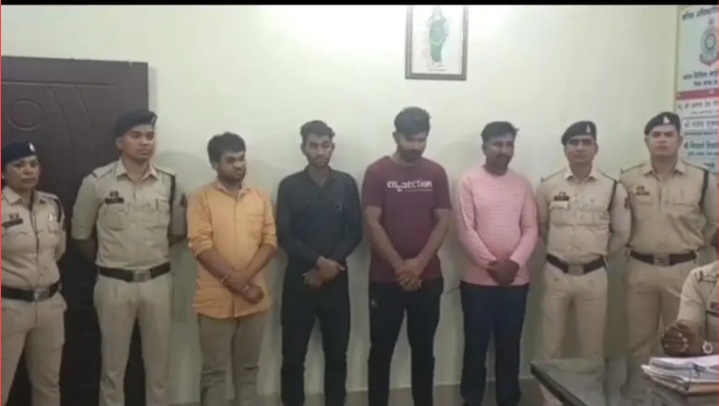 कोरबा:- आइसक्रीम फैक्ट्री में मजदूरों पर क्रूरता का वीडियो आया सामने, अमानवीय दरिदंगी के जुर्म मे 5 आरोपी गिरफ्तार, एडवांस मांगने पर मजदूरों को दिये गए करंट के झटके, प्लास से उखाड़े पैरो के नाखून देखिए दिल दहलाने वाला वीडियो:- देखें वीडियो…