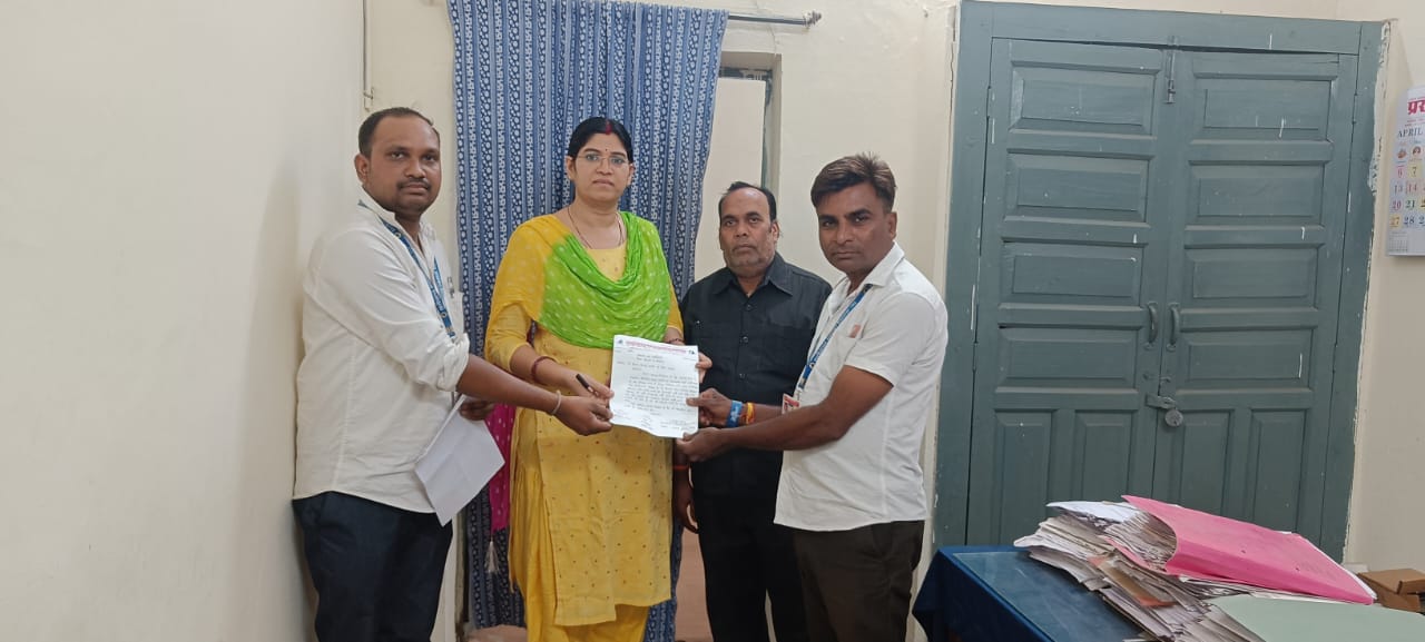 छत्तीसगढ़ अखबार वितरक संघ ने श्रम विभाग से कैंप की मांग की, श्रम अधिकारी ने दिया आश्वासन