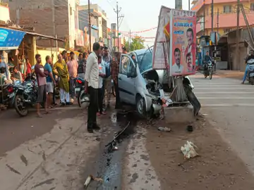 छत्तीसगढ़:- गर्लफ्रेंड-बॉयफ्रेंड कार में निकले थे घूमने,पोल से जा टकराई तेज रफ़्तार गाड़ी, मौके पर ही दोनों की मौत