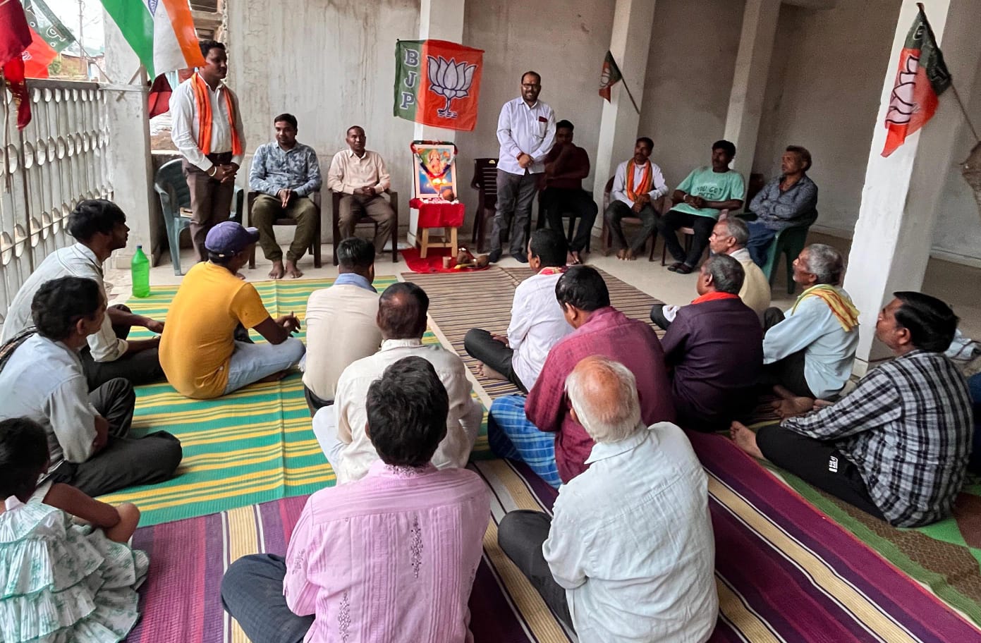 कटघोरा विधानसभा क्षेत्र के हरदीबाजार मंडल के शक्तिकेन्द्र मुड़ापार में जन चौपाल हुआ संपन्न… मुख्य अतिथि रहे वक्ता चुलेश्वर राठौर किसान मोर्चा जिलाध्यक्ष