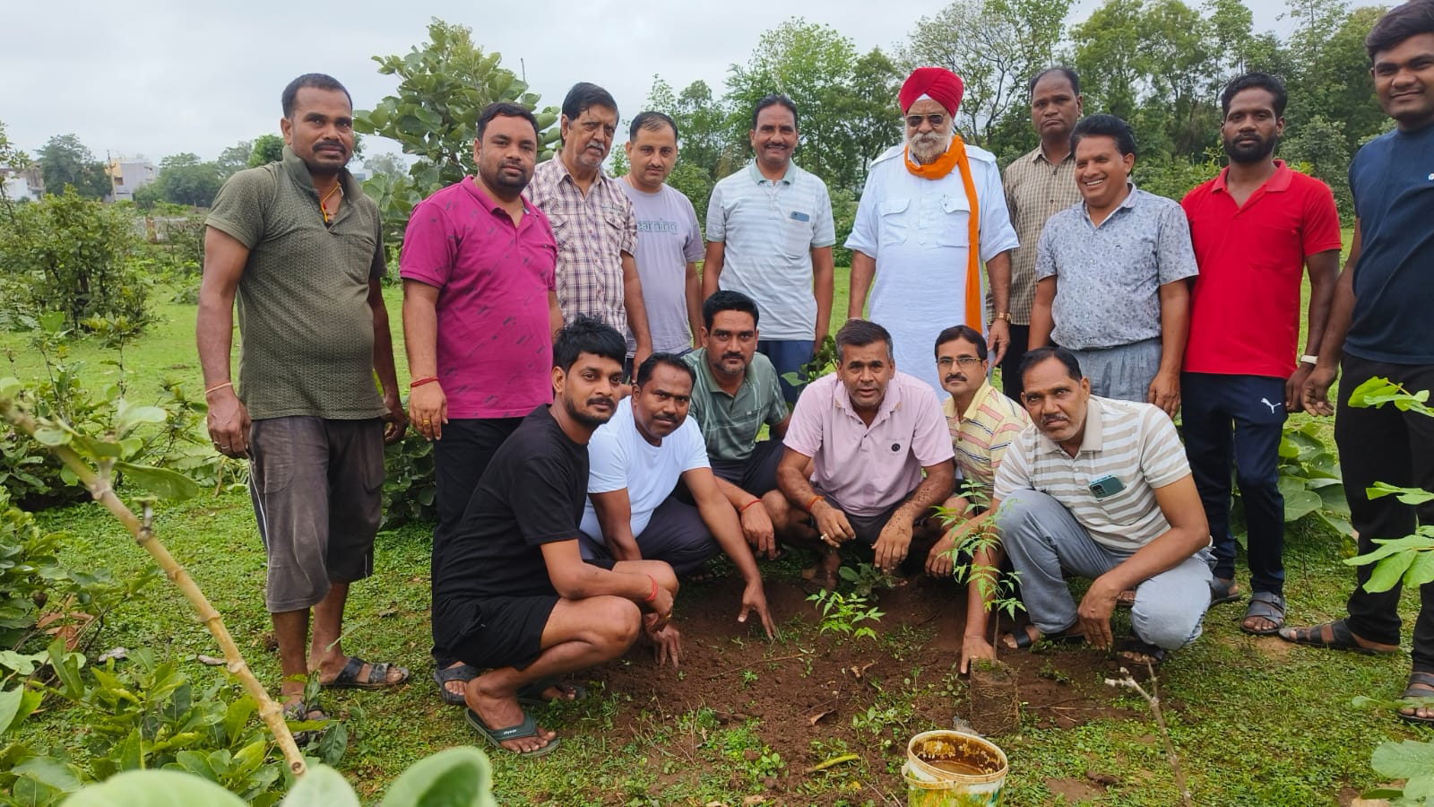 *पूर्व सांसद बंशीलाल महतो जी के जन्म जयंती पर पाली में वृक्षारोपण
