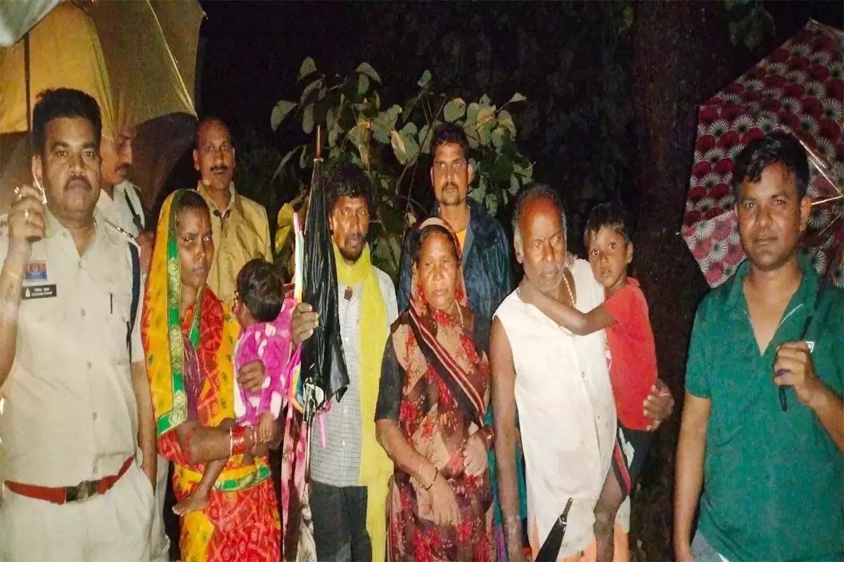 कोरबा में बाढ़, खेत में फंसे 17 ग्रामीणों की जान बचाई आपदा टीम ने  छग कोरबा। जिले में रविवार की शाम