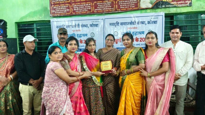 सेवाभावी लोगों का किया गया सम्मान