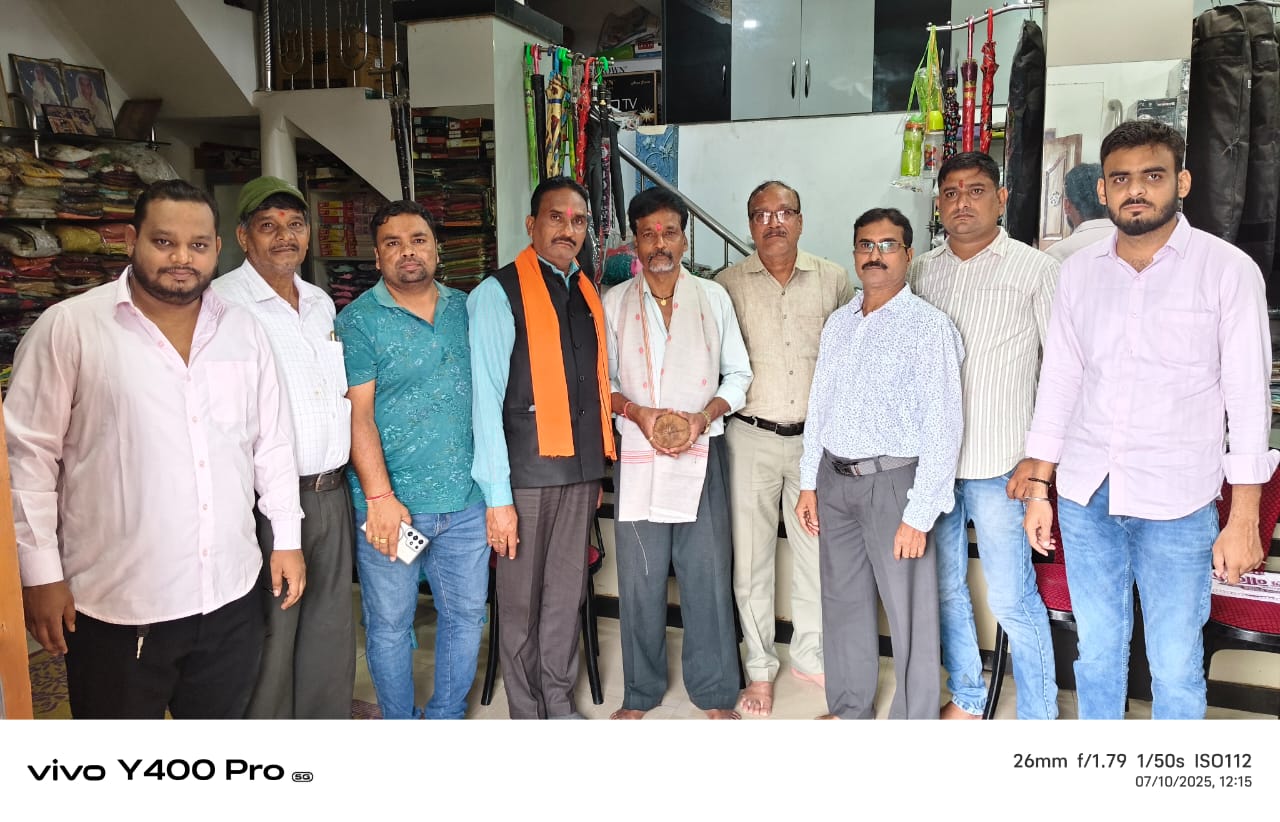 भाजपा मंडल पाली द्वारा गुरु पूर्णिमा पर किया गया गुरुजनों का सम्मान