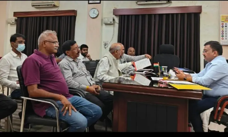 रेडक्रास सोसायटी की बैठक में आय-व्यय, दवा दुकान अनुबंध और स्वास्थ्य शिविरों पर लिए गए अहम निर्णय